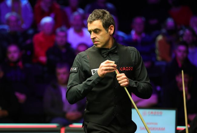 离谱！库里复出勇士开场四分钟8投1中仅拿2分 科尔看不下去了.