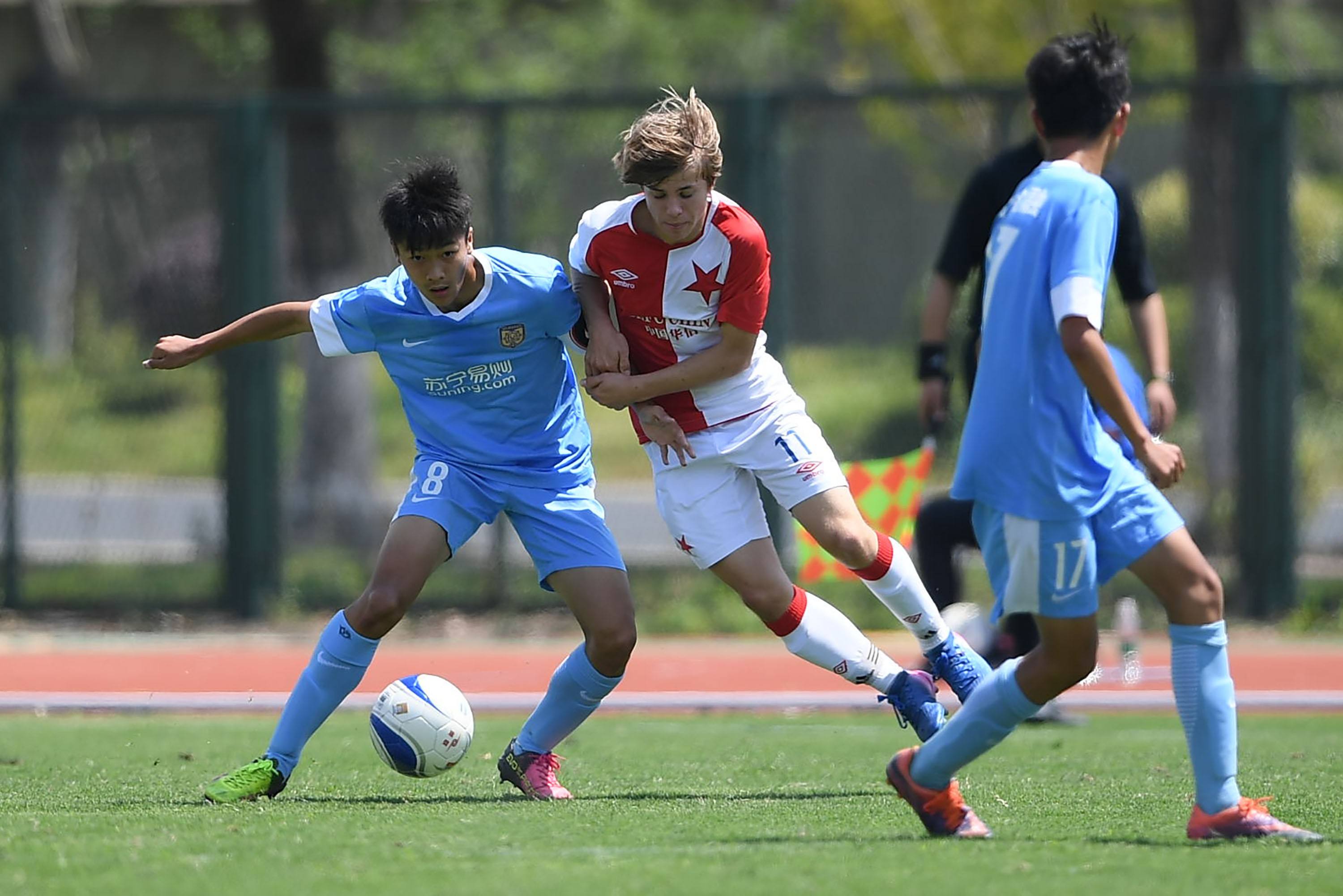 全国残特奥会高山滑雪比赛在乌鲁木齐举行.