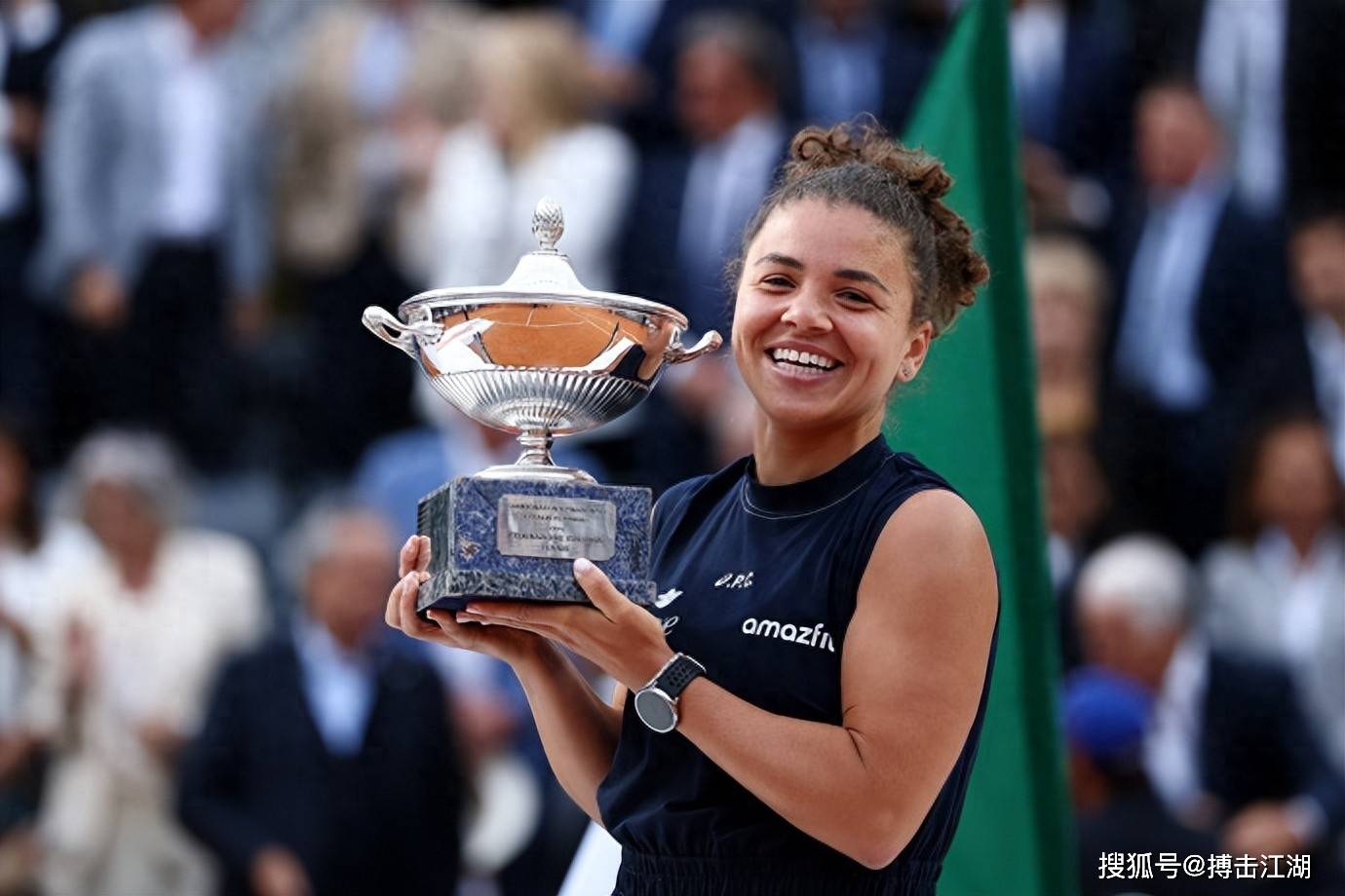 她发表的论 她发表的论