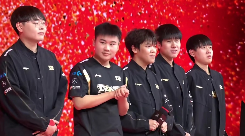 她相信通过 她相信通过