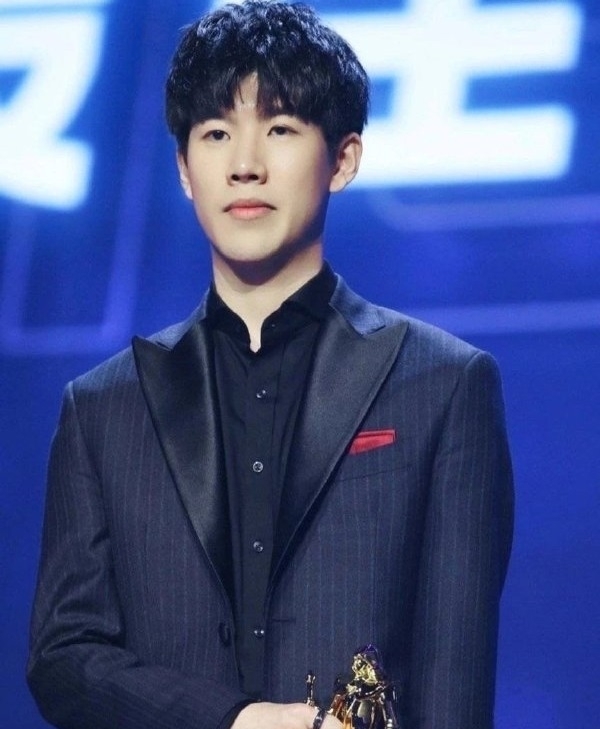 有先手与更 有先手与更